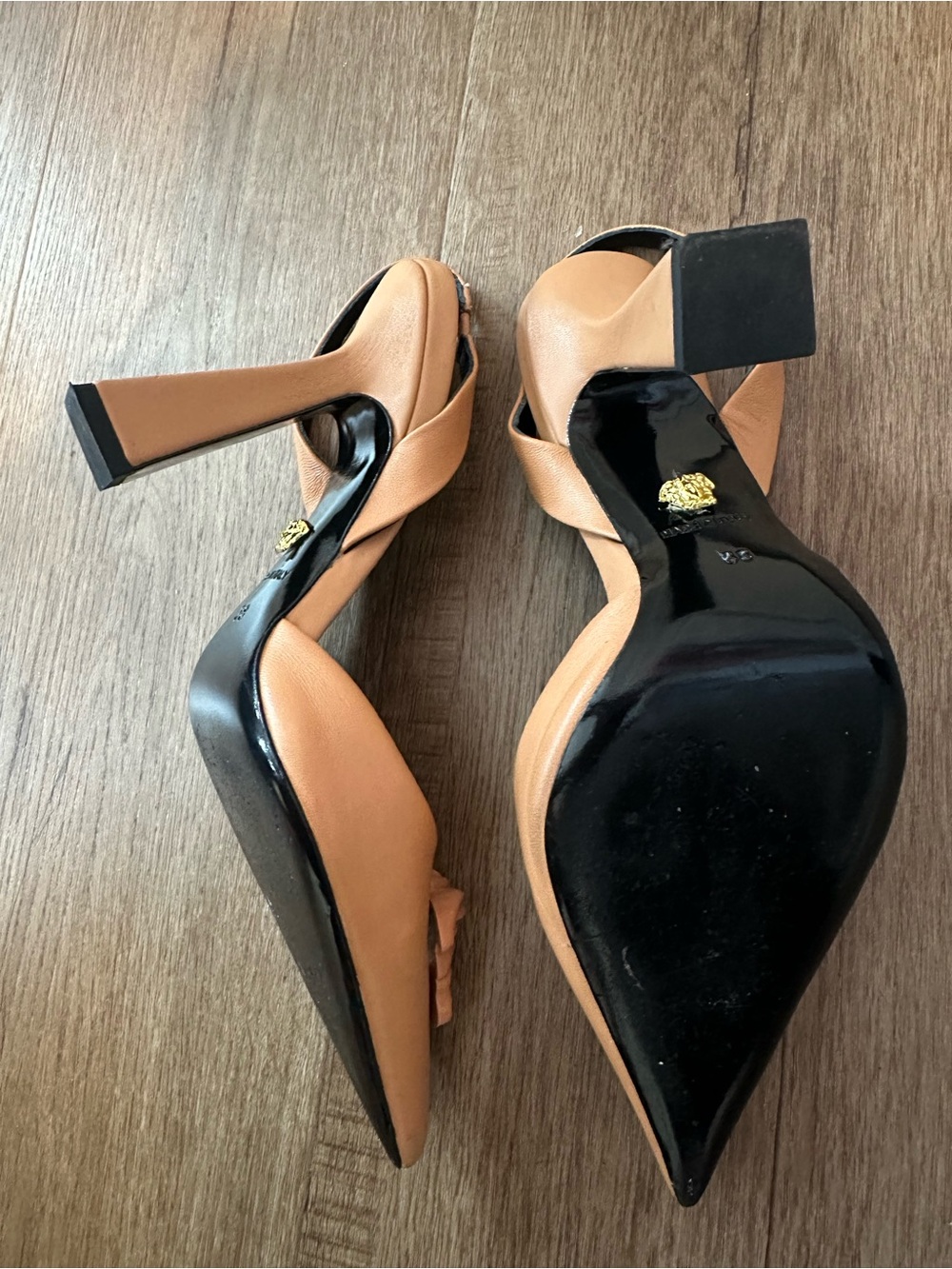 Versace Medusa Pointed Slingback Heel - Picture 5 of 8
